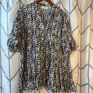 Chic Floral Mini Dress in Navy and White